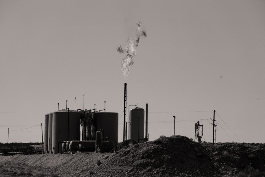 Flaring by the storage tanks at an oil and gas site near Artesia. Nadav Soroker/Searchlight New Mexico